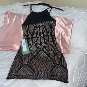 Size 7/8 gold and black dress